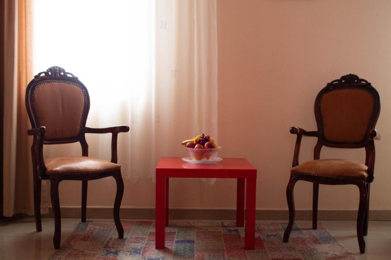 Hotel Living Suto Orizari Bagian luar foto