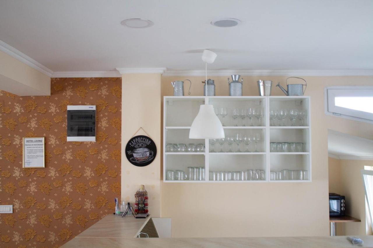 Hotel Living Suto Orizari Bagian luar foto