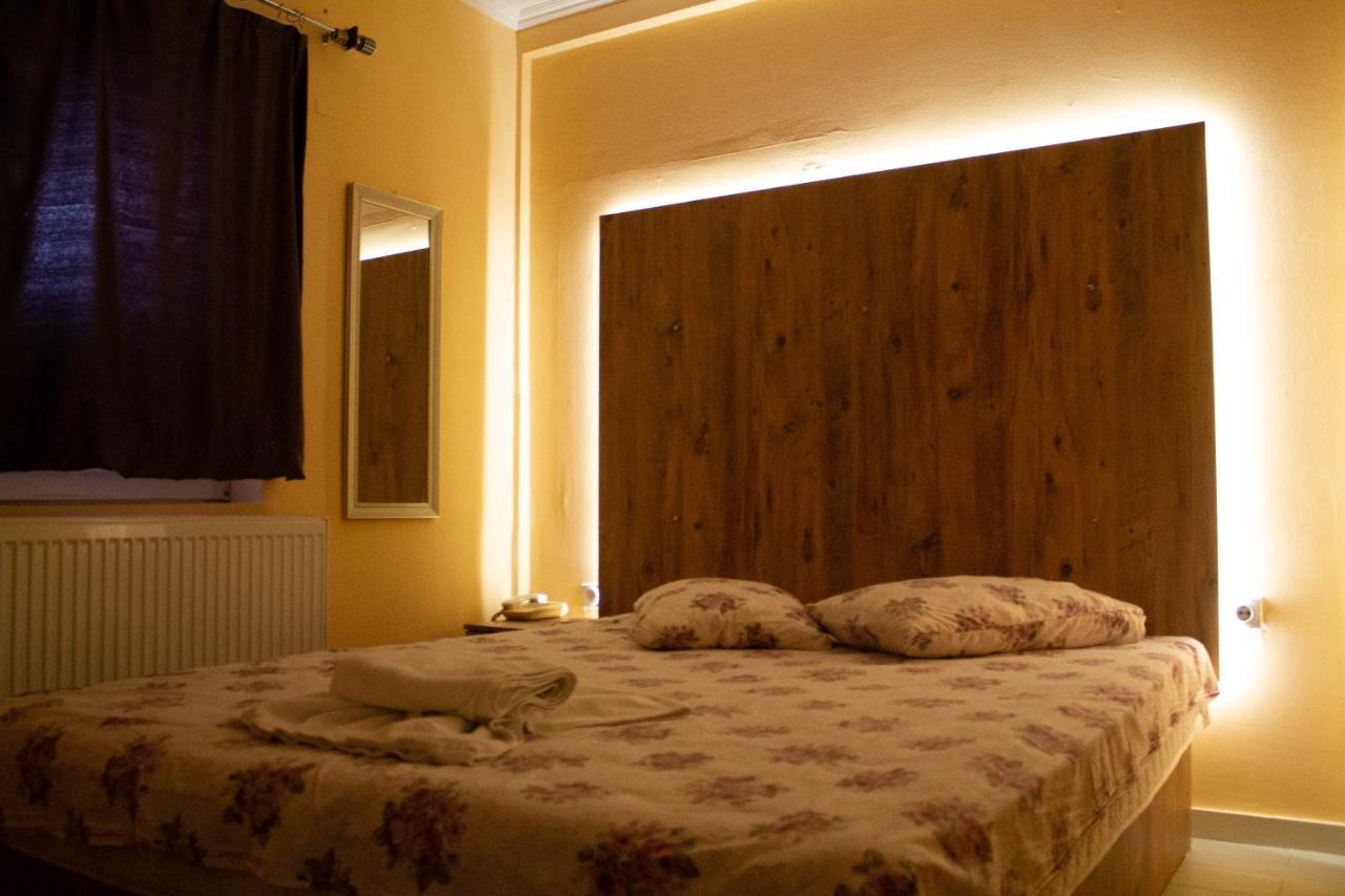 Hotel Living Suto Orizari Bagian luar foto