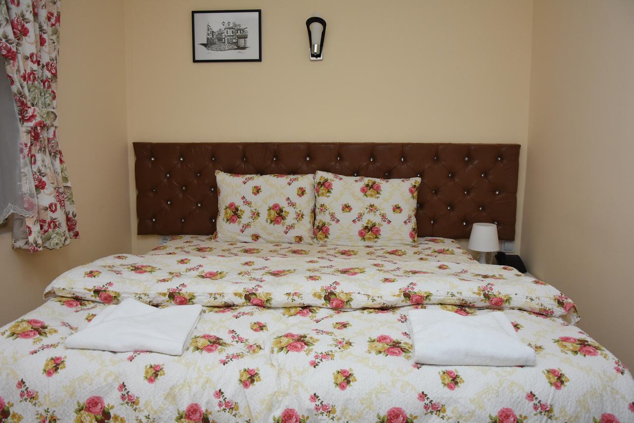 Hotel Living Suto Orizari Bagian luar foto